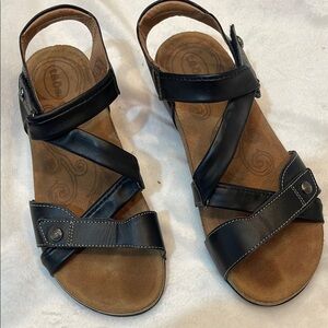 Taos Women's Black Leather Low Wedge Sandals. Very Good Condition. Size 6-6.5.